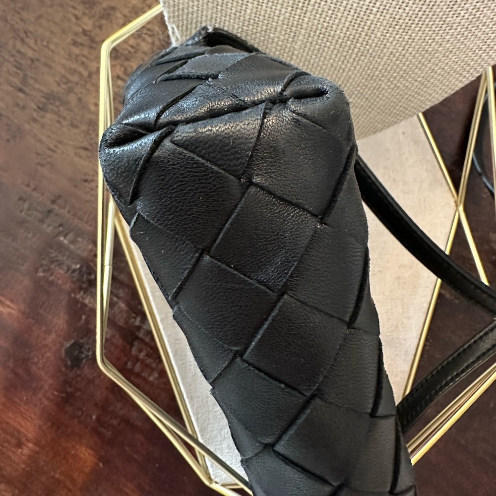 Bottega Veneta Intrecciato Shoulder Bag In Black Leather With Gold Hardware - Picture 14 of 15